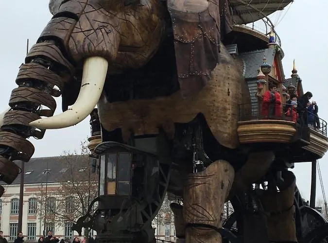 La Centre 招待所 3*